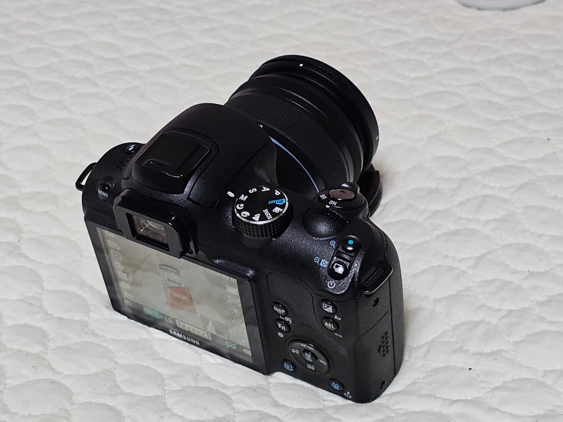 삼성 NX5 카메라와 18-55mm 렌즈 상품이미지7