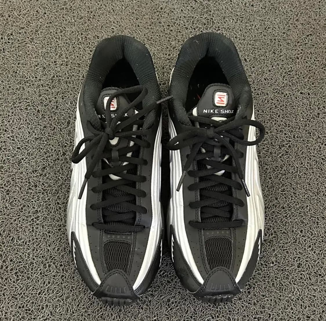 나이키 샥스 R4 메탈릭 실버 레드 상품이미지2