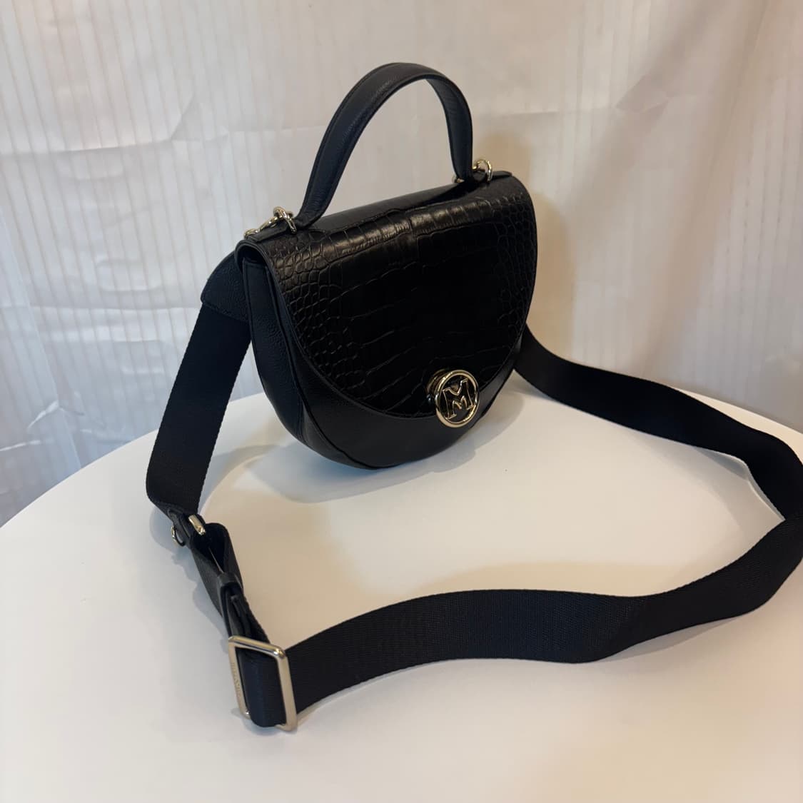 정품 메트로시티 크라운엠보 원핸들 크로스백   상품이미지3