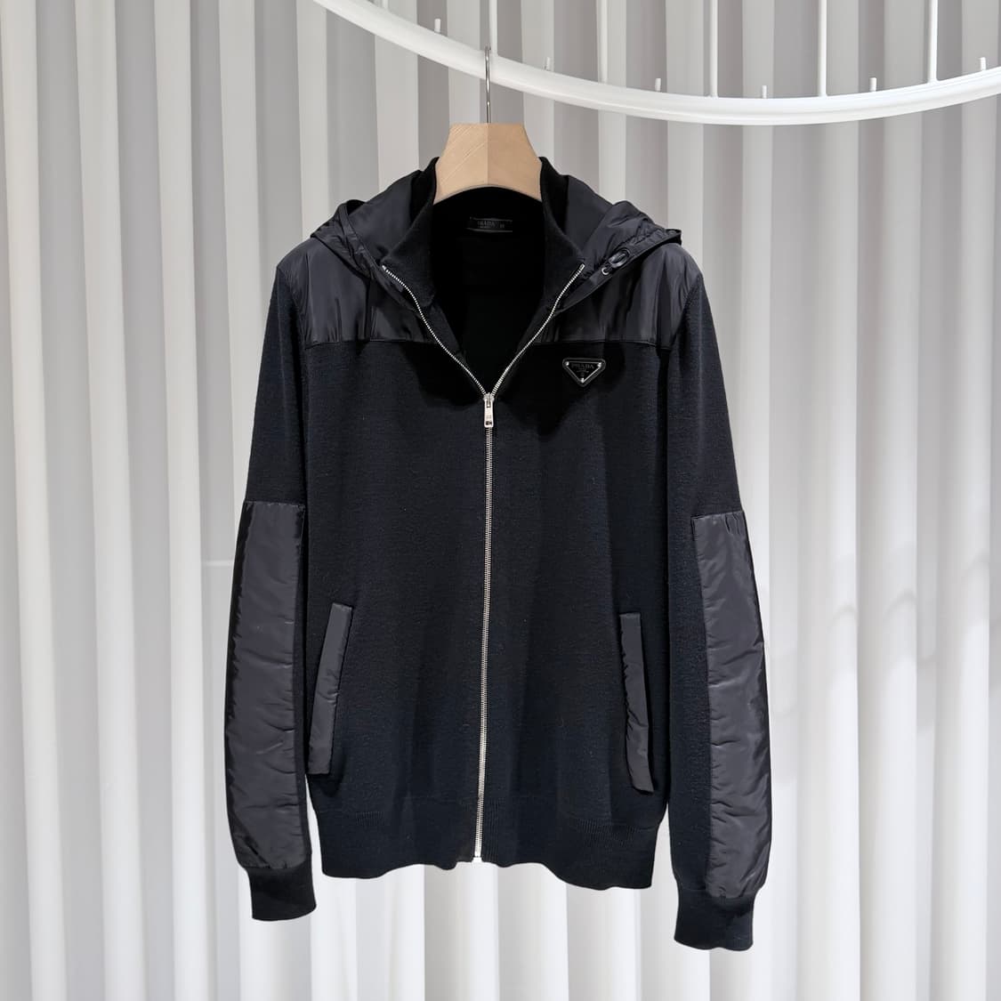 52 / 프라다 로고 블랙 니트 패딩 상품이미지5