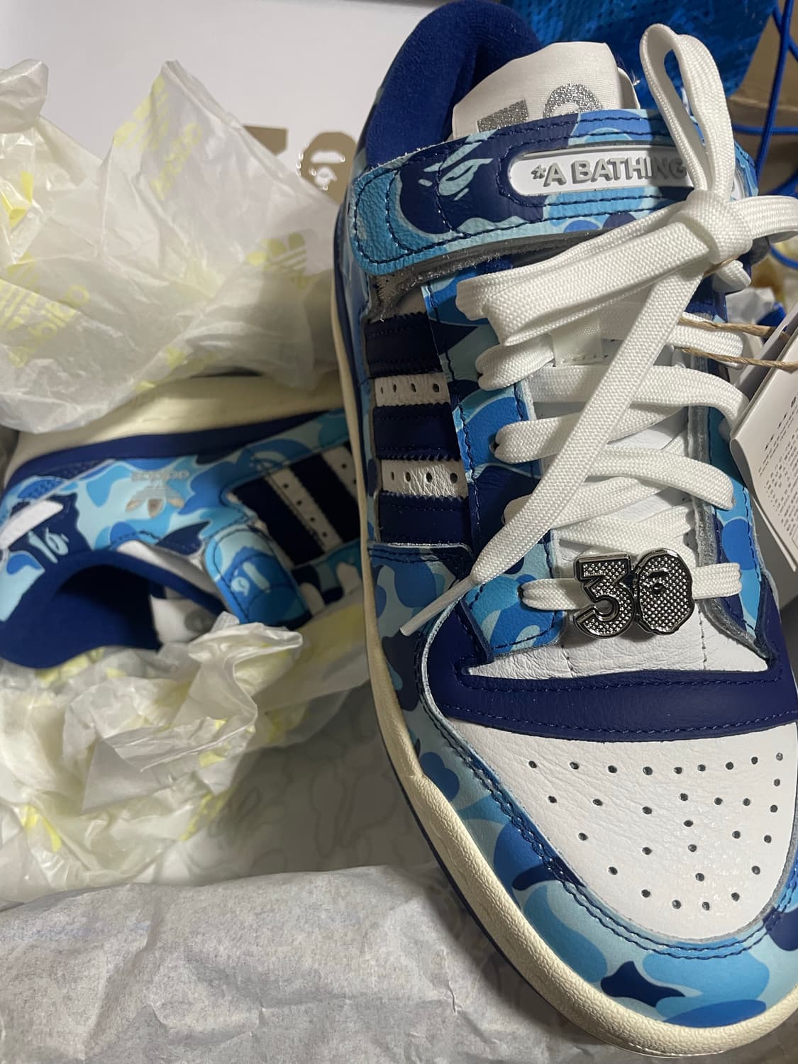 아디다스 x 베이프 포럼 84 로우 블루카모 상품이미지3