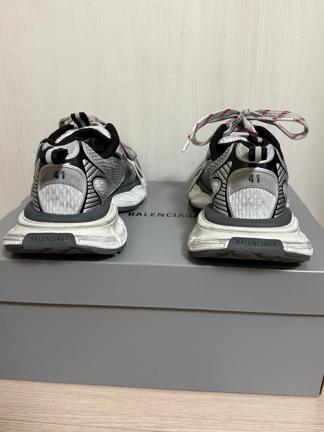 (41) 새상품급 발렌시아가 3xl 그레이 레드 화이트 상품이미지3