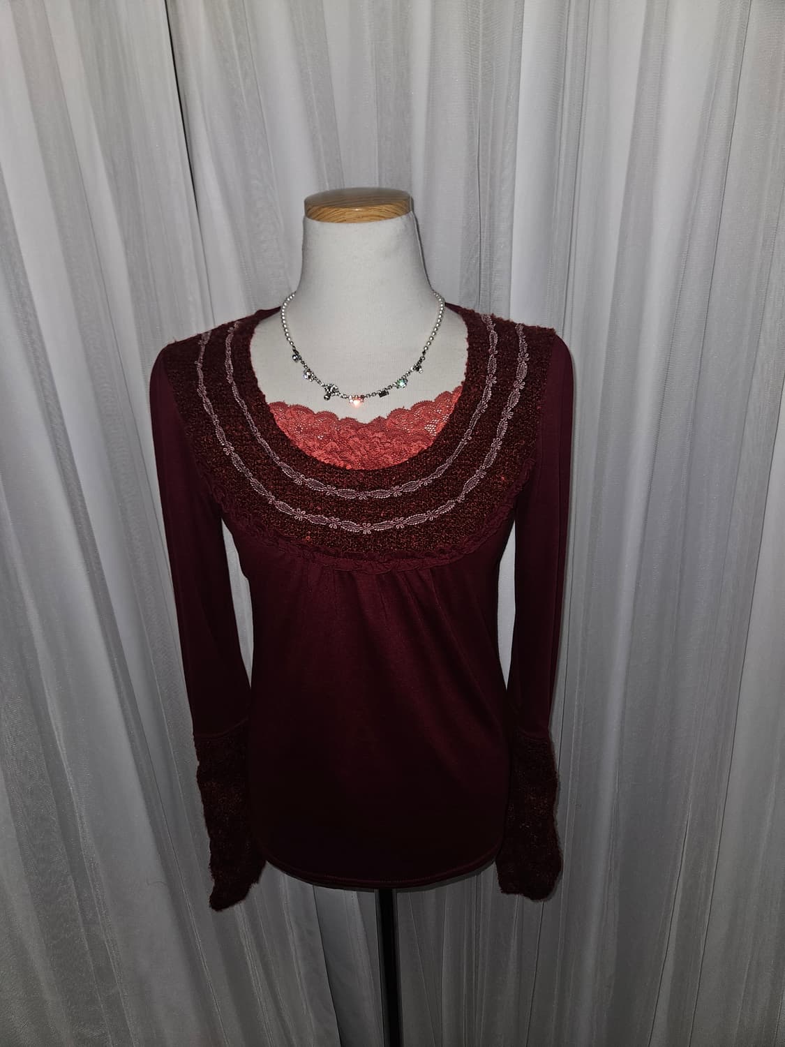 엑시즈팜 로즈 버건디 레이스 블라우스 상품이미지2