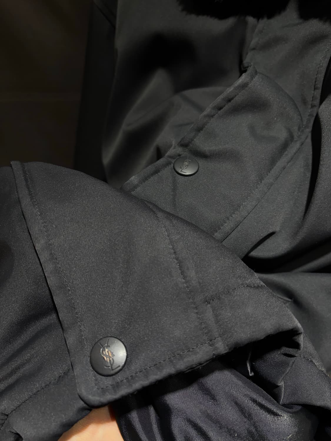 XL YSL 입생로랑 포켓 심볼로고 패디드 블랙 폴리쉘 상품이미지10