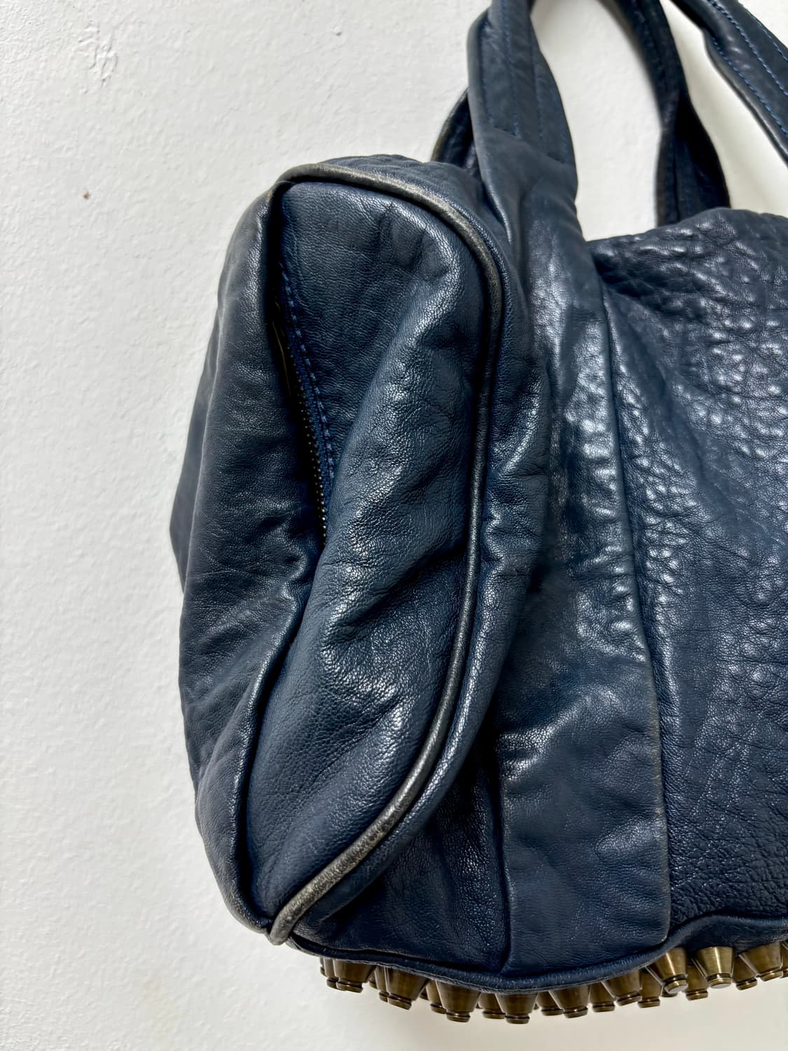 “ALEXANDER WANG” 레더 로키 총알스터드 도트백 상품이미지3