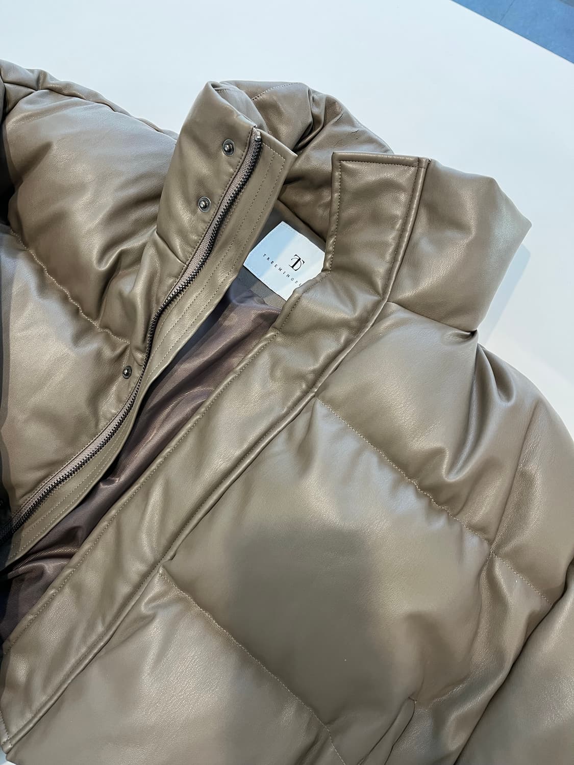 트리밍버드 레더 패딩 모카그레이 상품이미지1