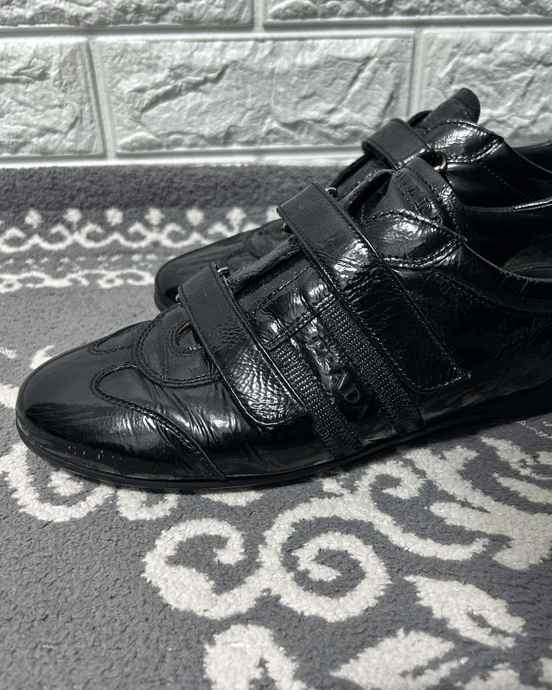 프라다 스포츠 더블 스트랩 글로시 스니커즈 상품이미지3