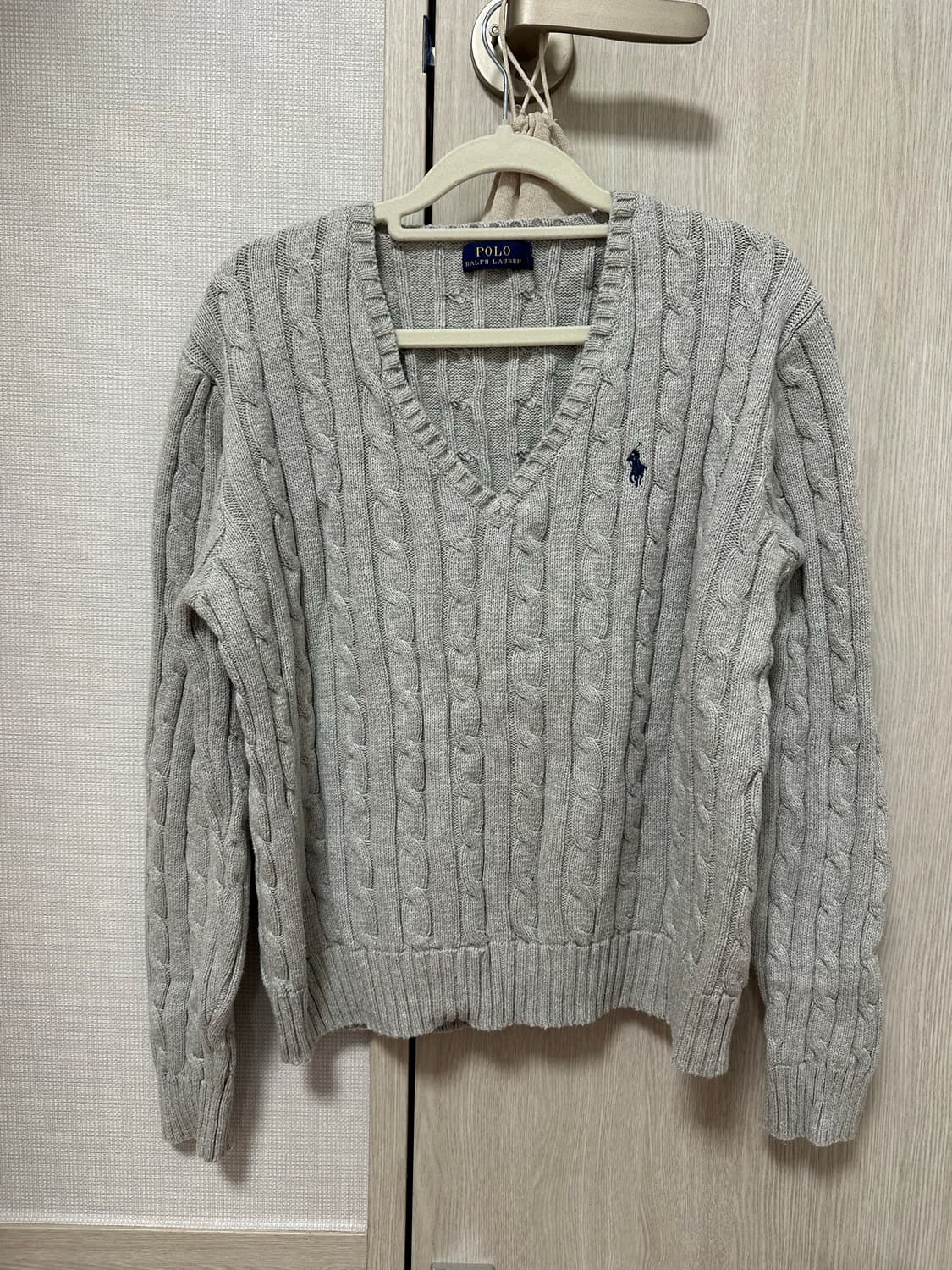 폴로 브이넥 니트  상품이미지1