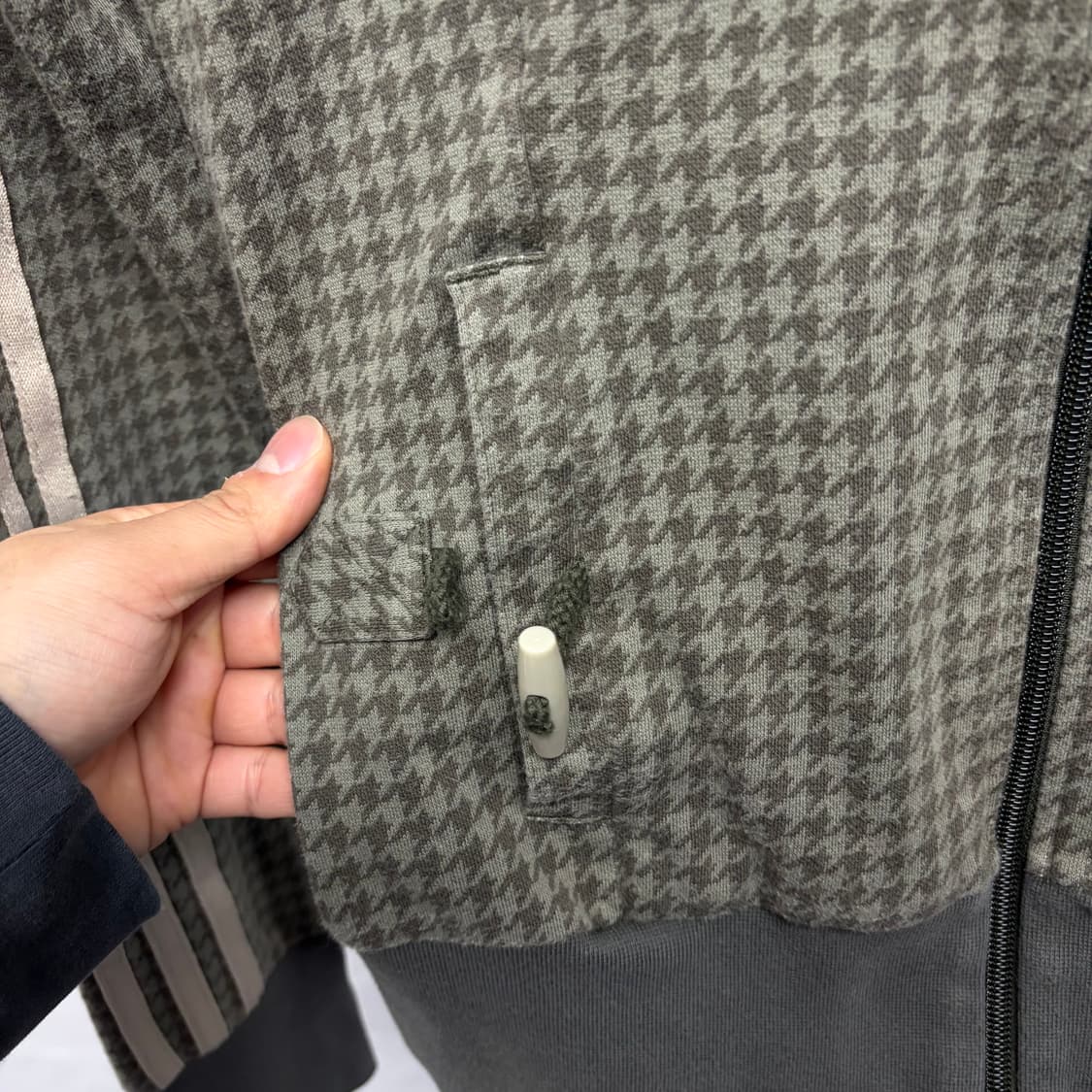 아디다스 카키 하운드체크 져지 상품이미지5