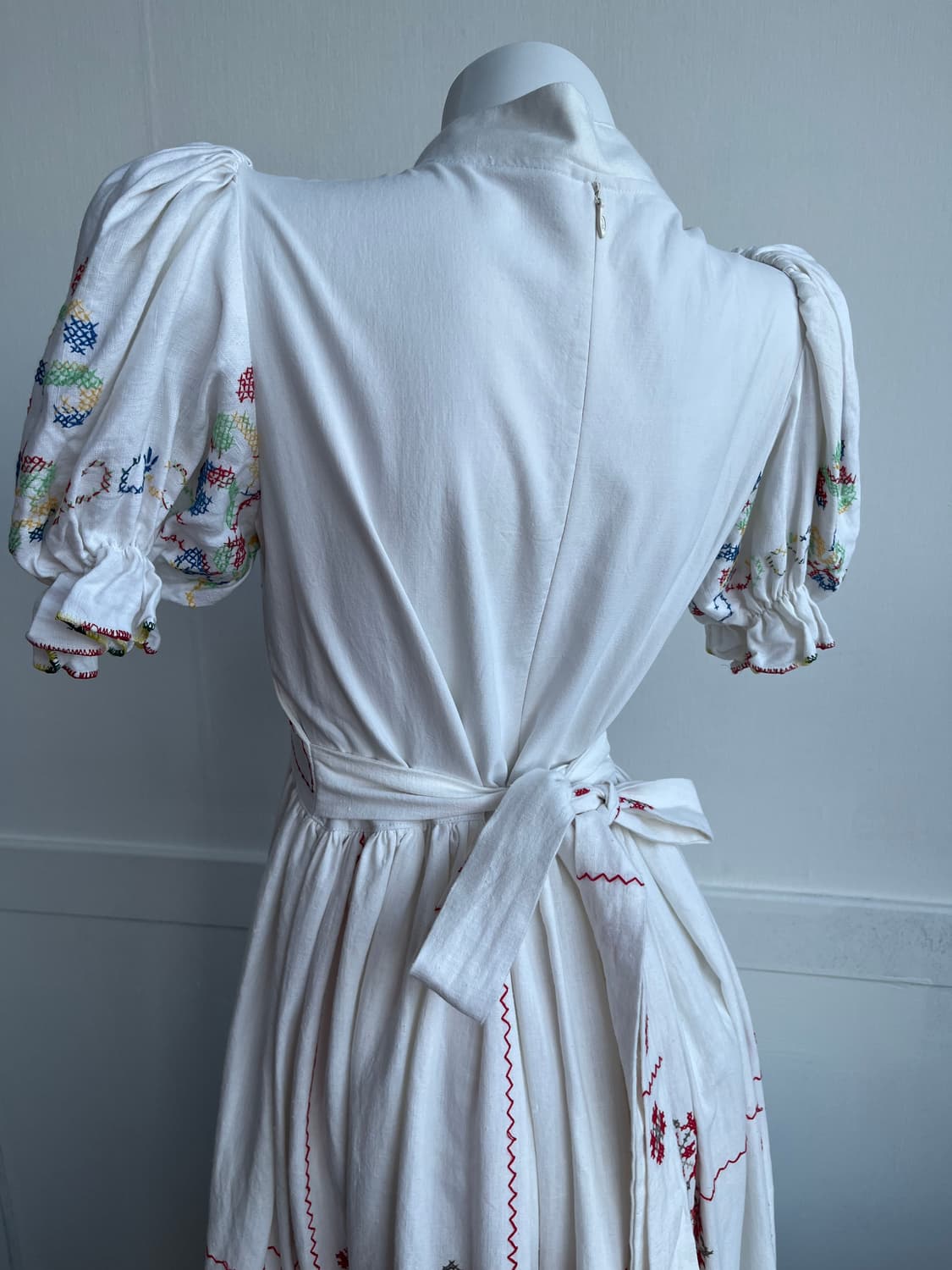 화이트 자수레이스 매듭 롱 원피스 상품이미지6