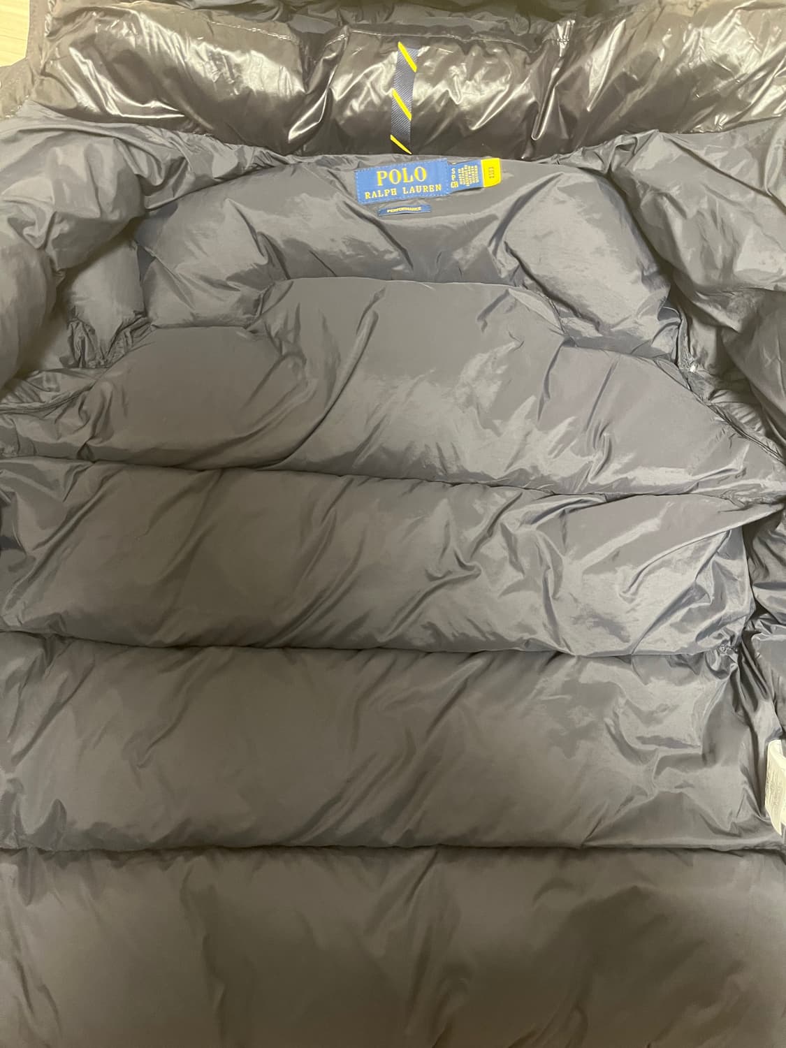 폴로 유광 패딩 S사이즈 25FW 상품이미지3