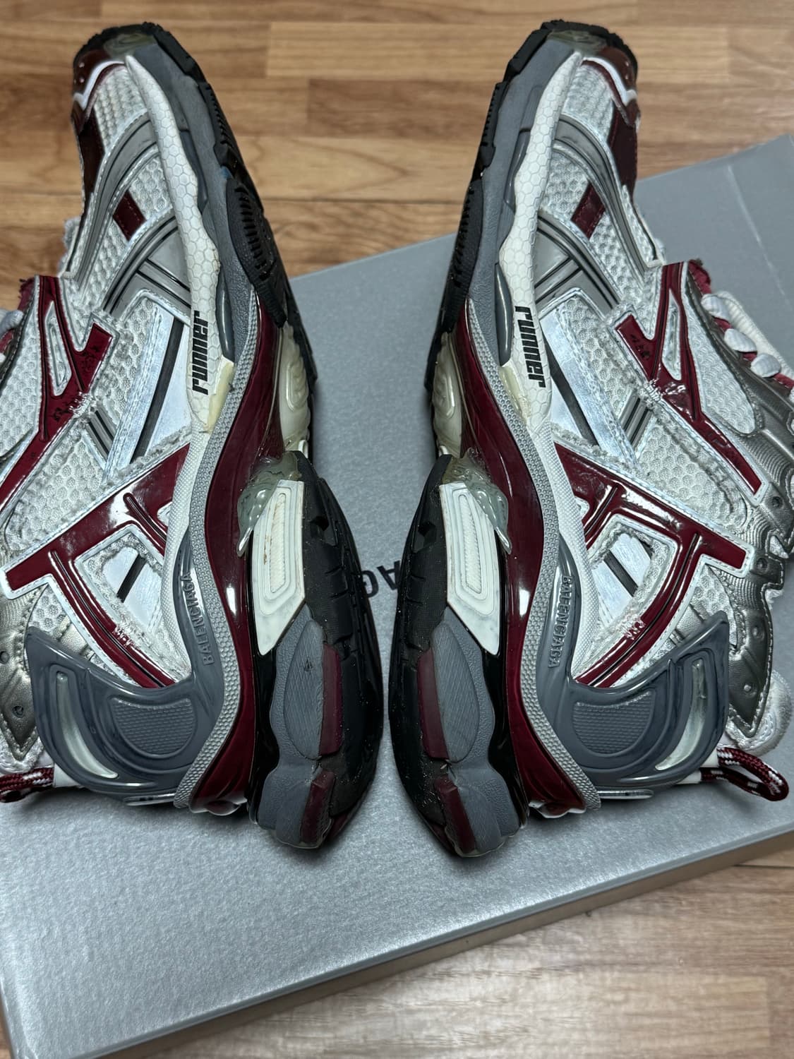 발렌시아가 뉴러너 버건디 42 상품이미지9