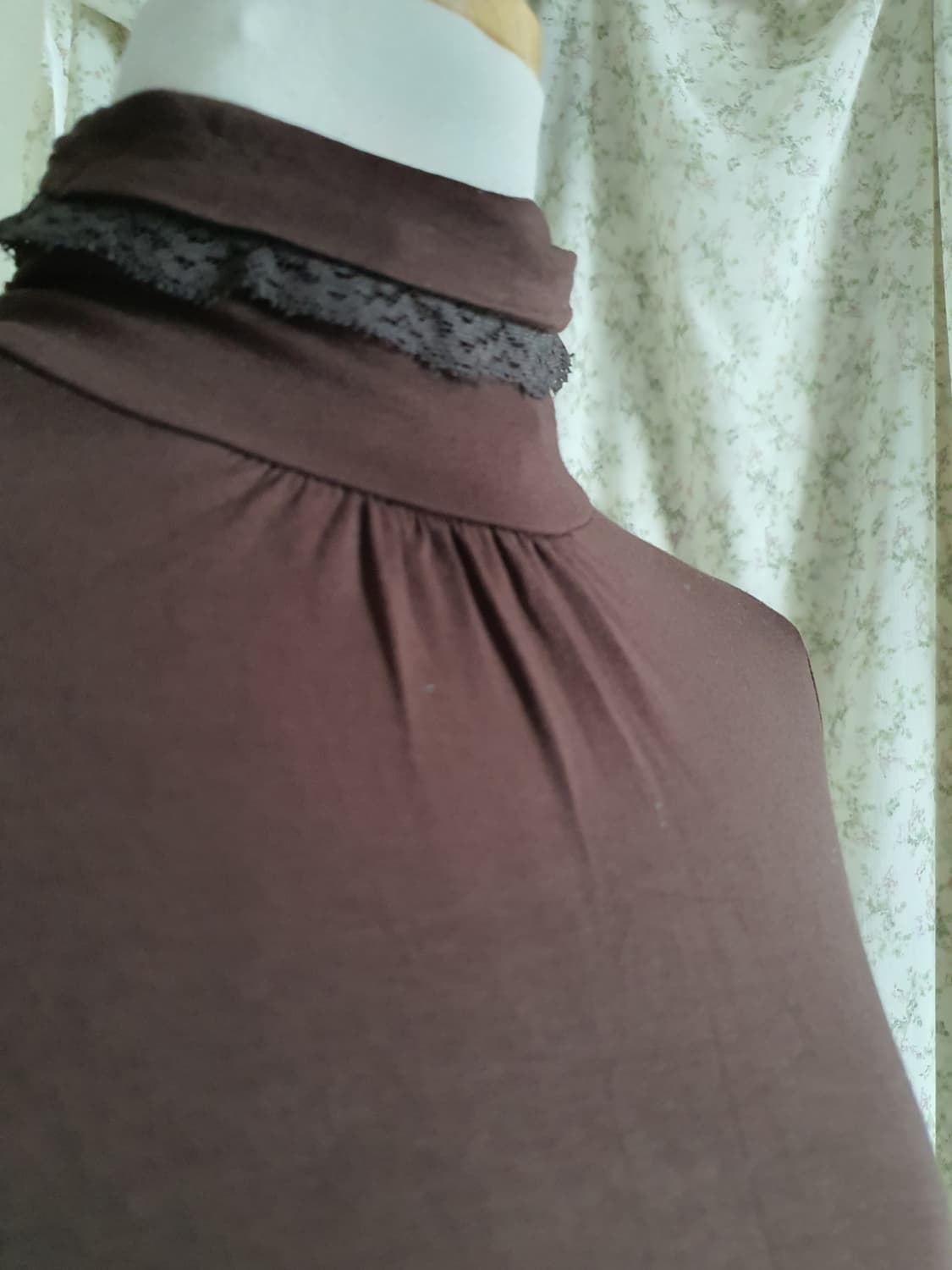 [빈티지] 브라운 레이스넥 긴팔 티셔츠 상품이미지4