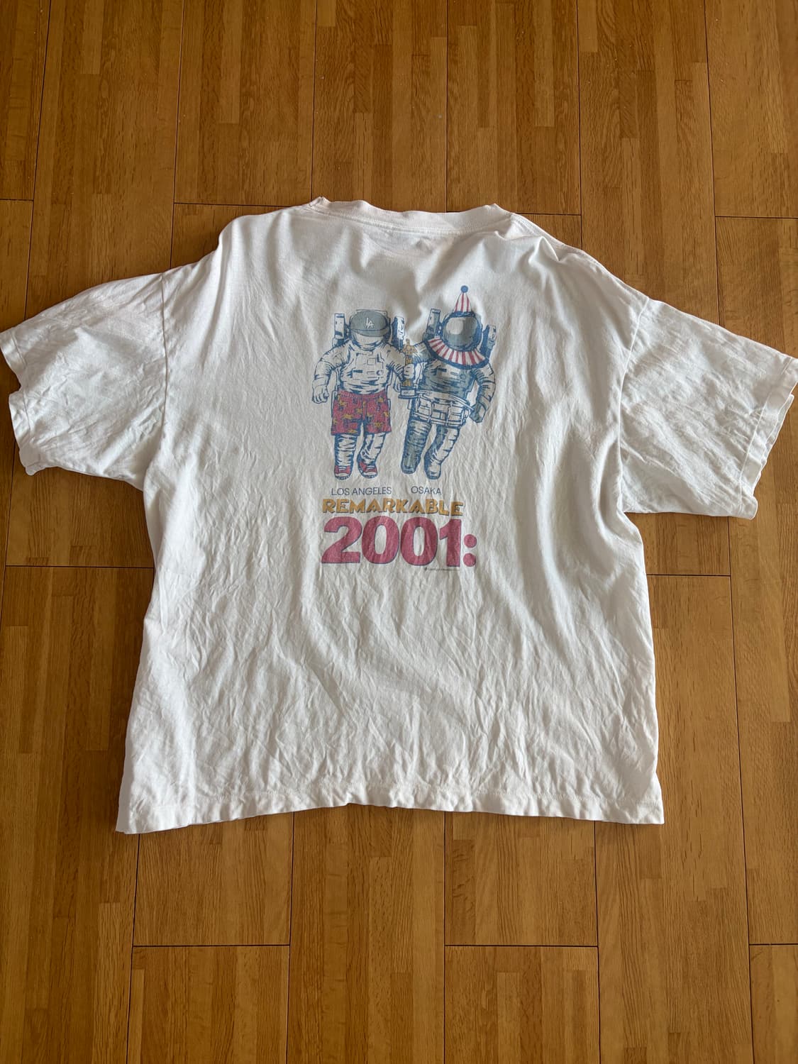 세인트미카엘 션우더스푼 콜라보 티셔츠 판매합니다 상품이미지2