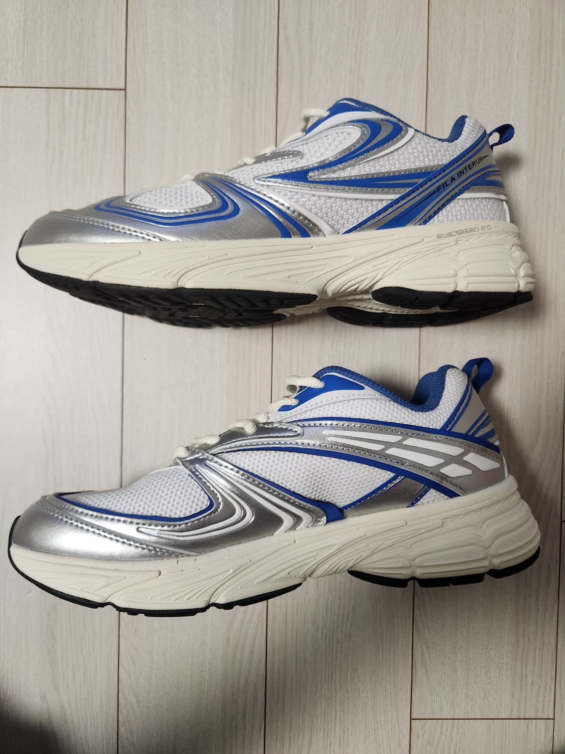 새상품급) 휠라 운동화 인터런 러닝화 사이즈245

러닝화/남녀공용/로우 상품이미지6