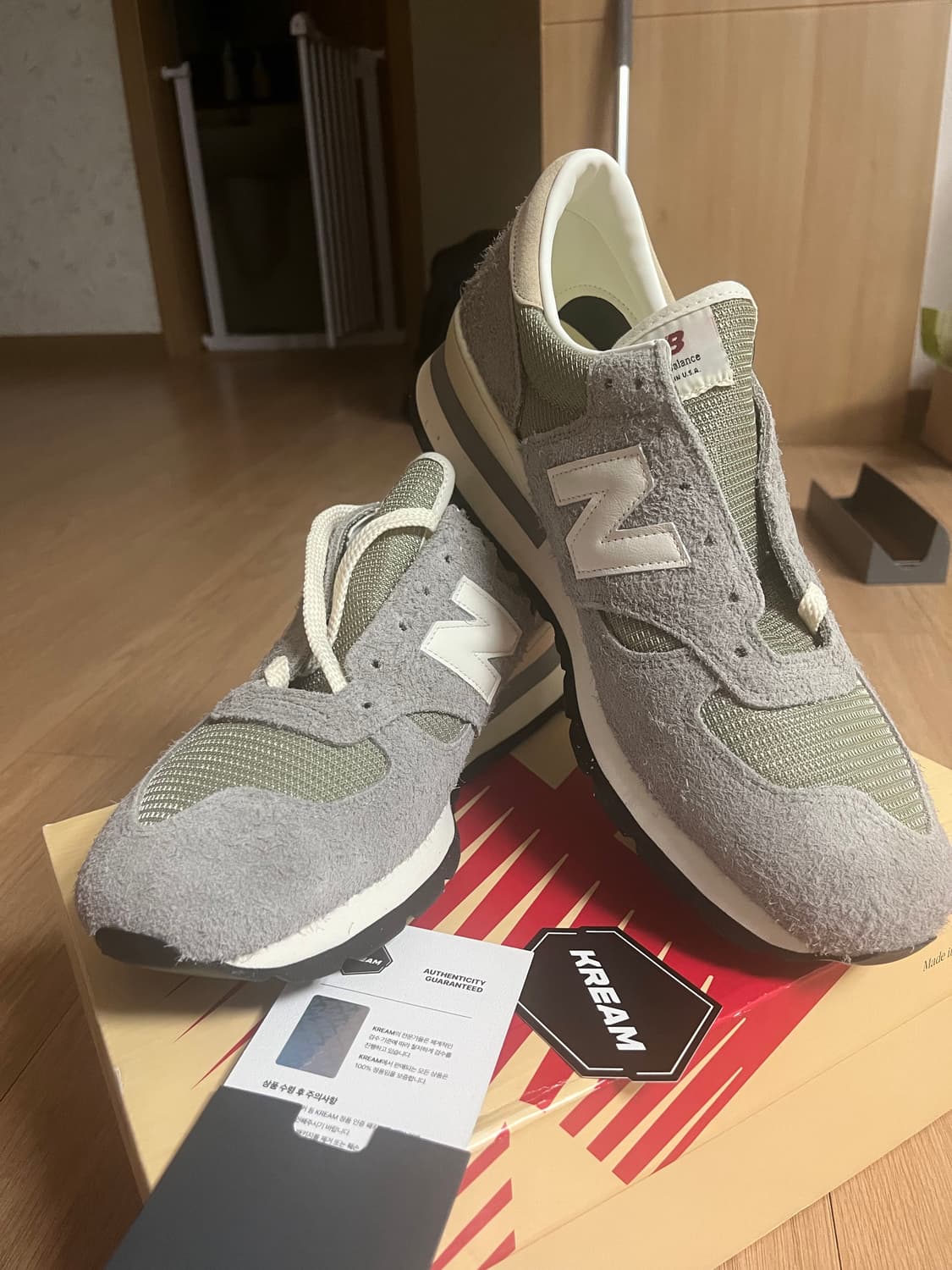 뉴발란스 990v1 사이즈 300 발볼 D (Kream) 상품이미지2