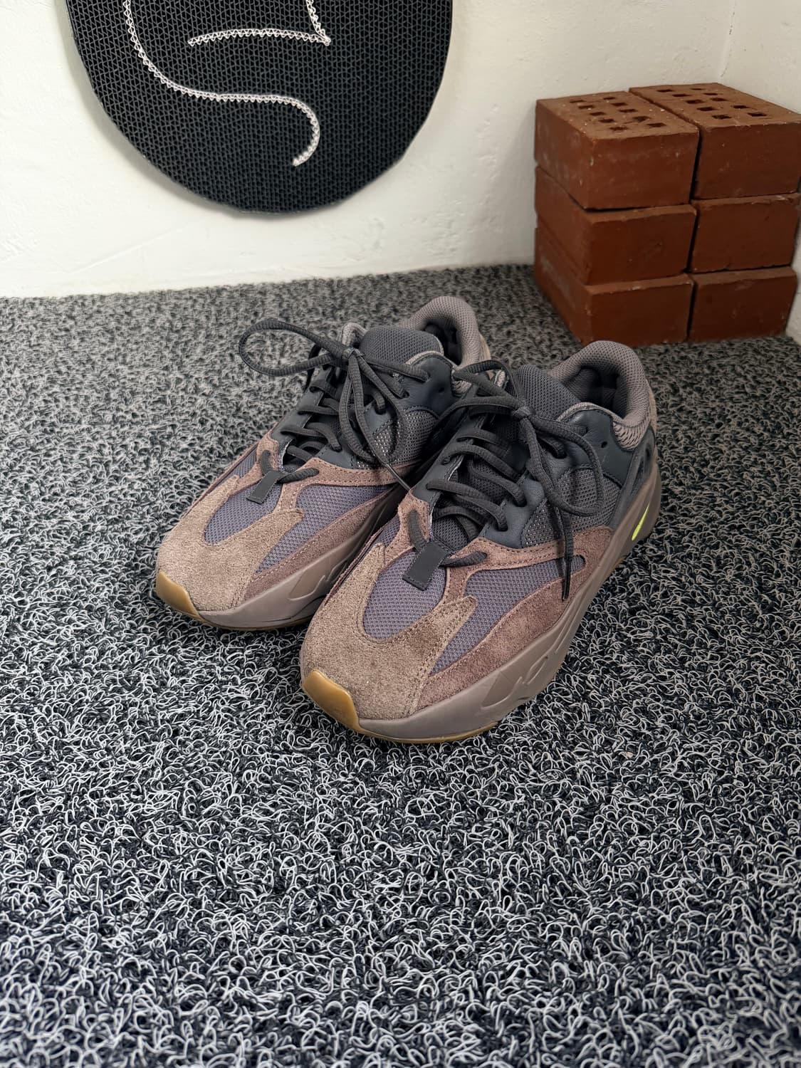 아디다스 이지 부스트 700 '모브' 상품이미지3