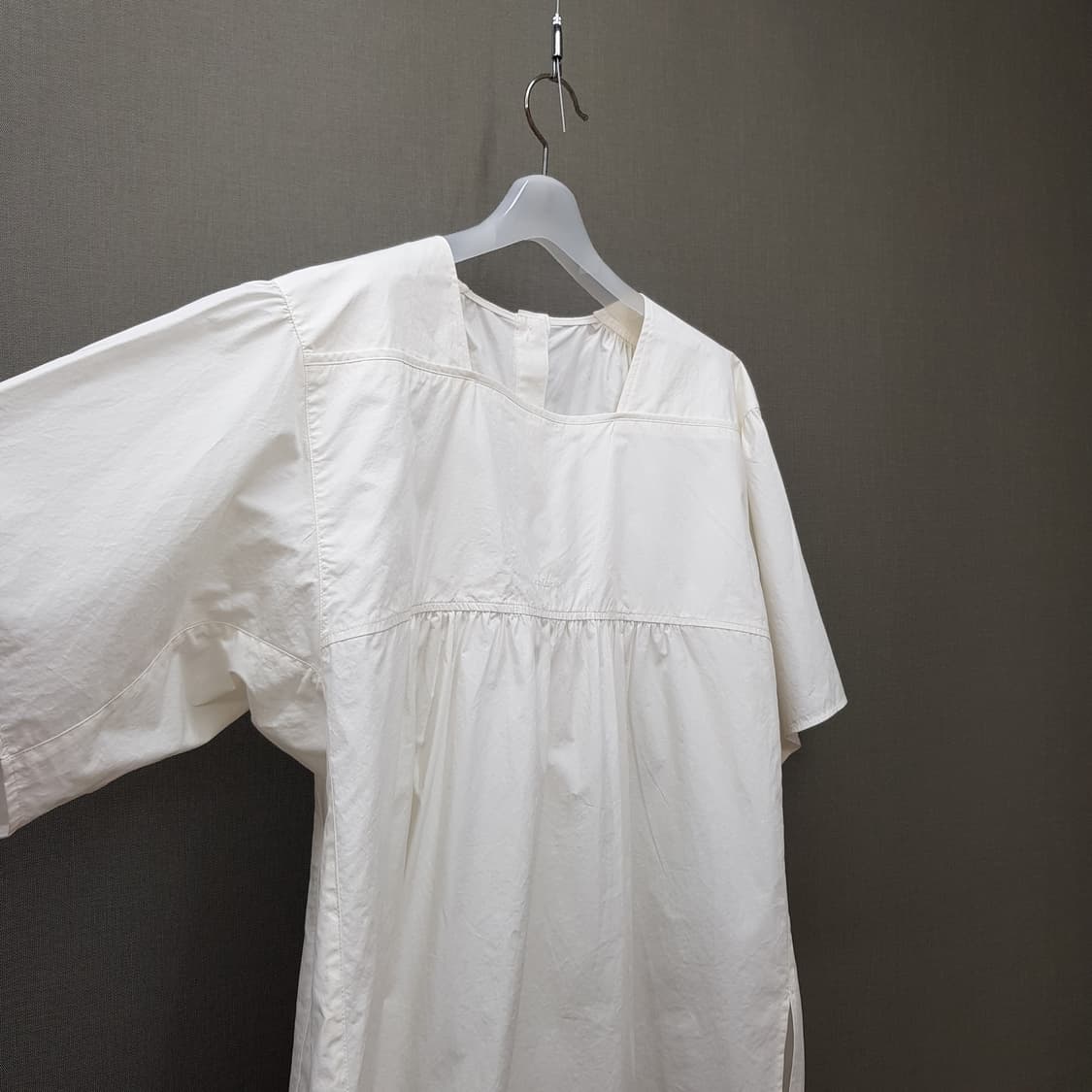 한섬 시스템 2025 백버튼 베이비돌 블라우스 82-94-160사이즈 상품이미지4