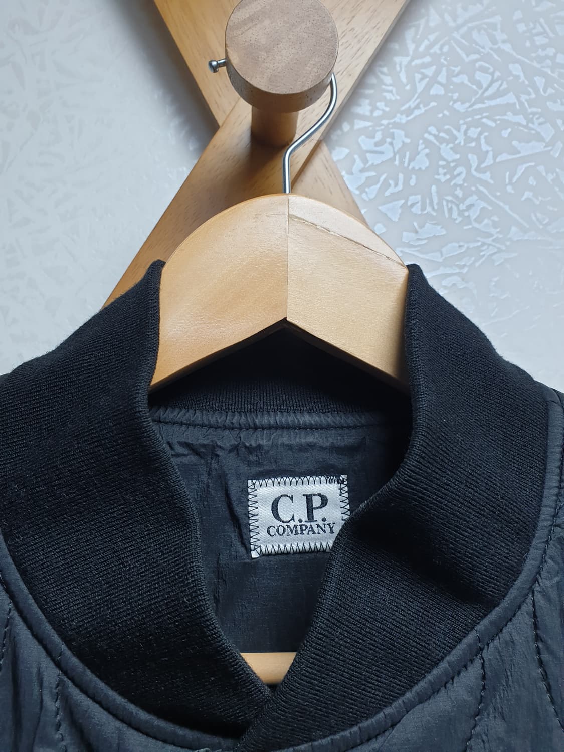 [남95/정품] cp컴퍼니 퀼팅 경량패딩 블랙 상품이미지3