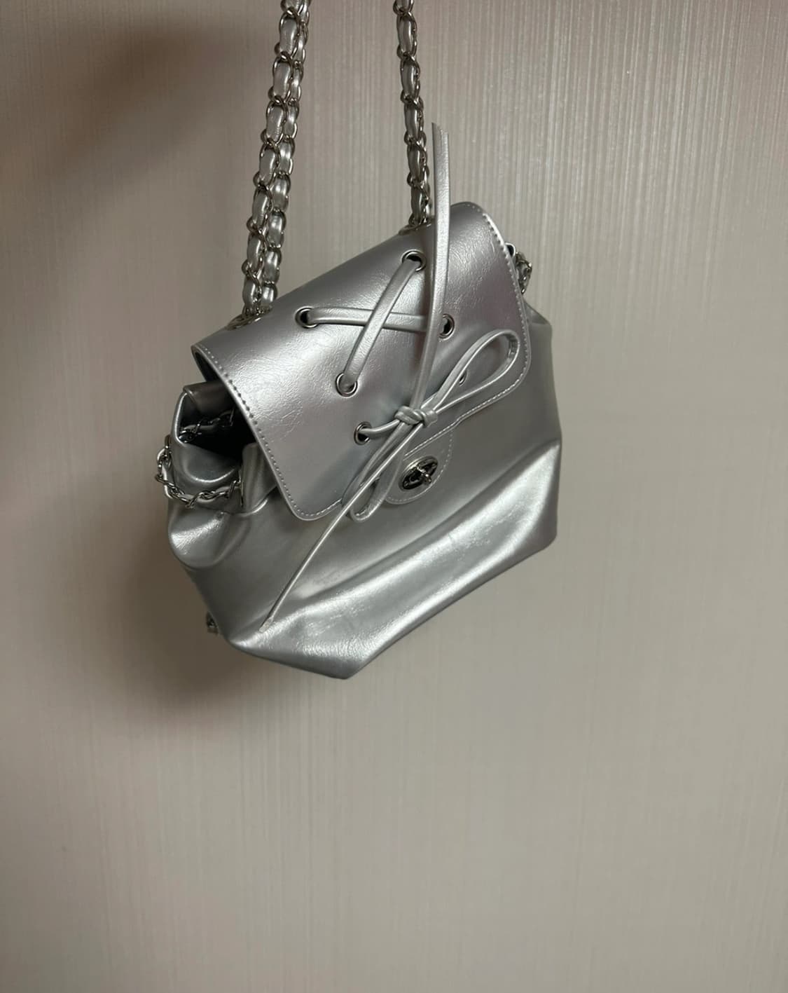 아노에틱 리본클래식백팩 실버 2회착용 상품이미지3