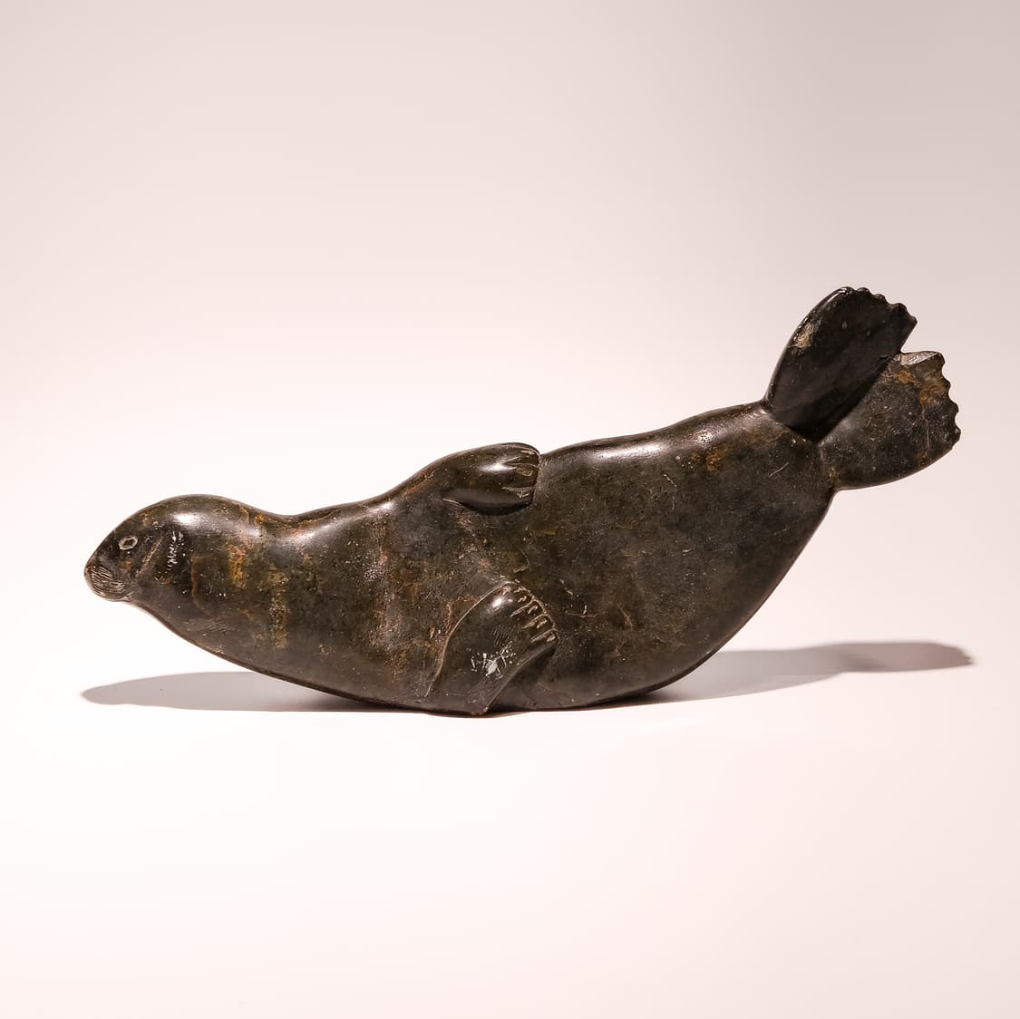 Inuit Handcarved Soapstone Swimming Seal 상품이미지7