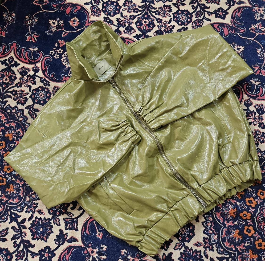 로프(Roof) 글로시 올리브 유광 하이넥 자켓 Free size 상품이미지1