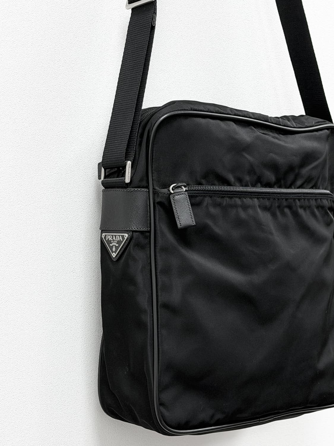 프라다 나일론 사이드 로고 크로스백 상품이미지6