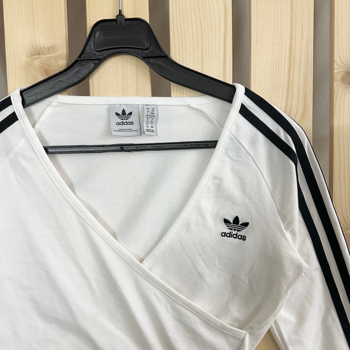 (S) 아디다스 화이트 클래식 크롭티 상품이미지3