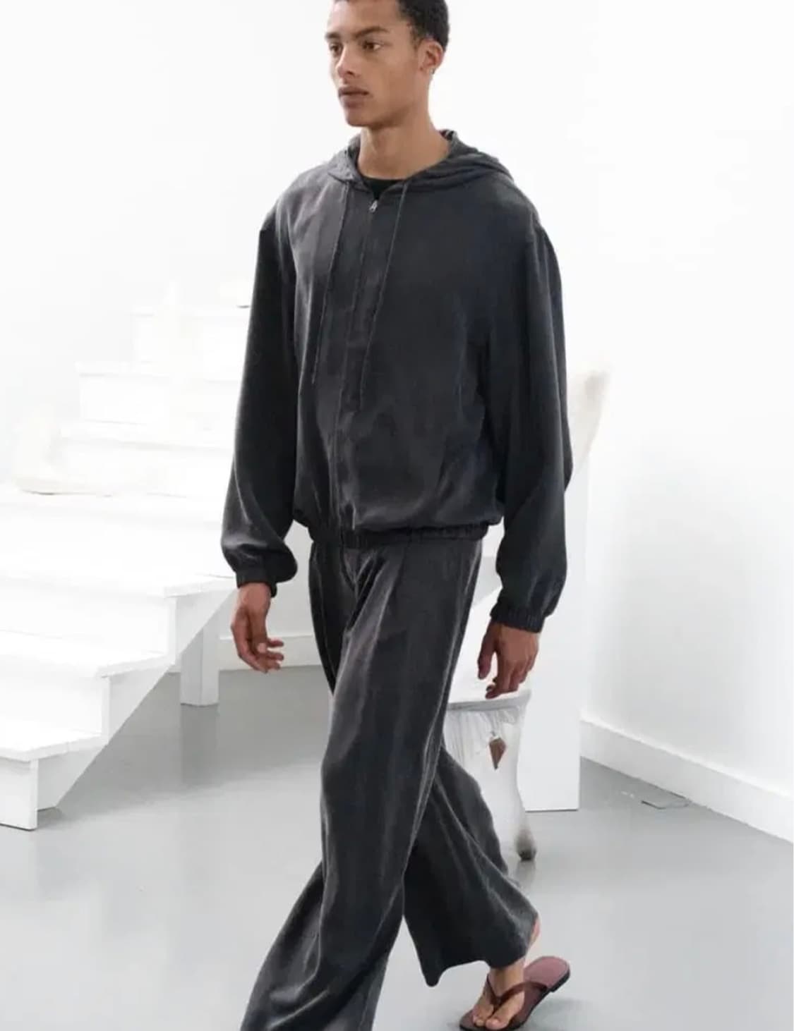 (L) 아모멘토 큐프라 후드집업 차콜 상품이미지1