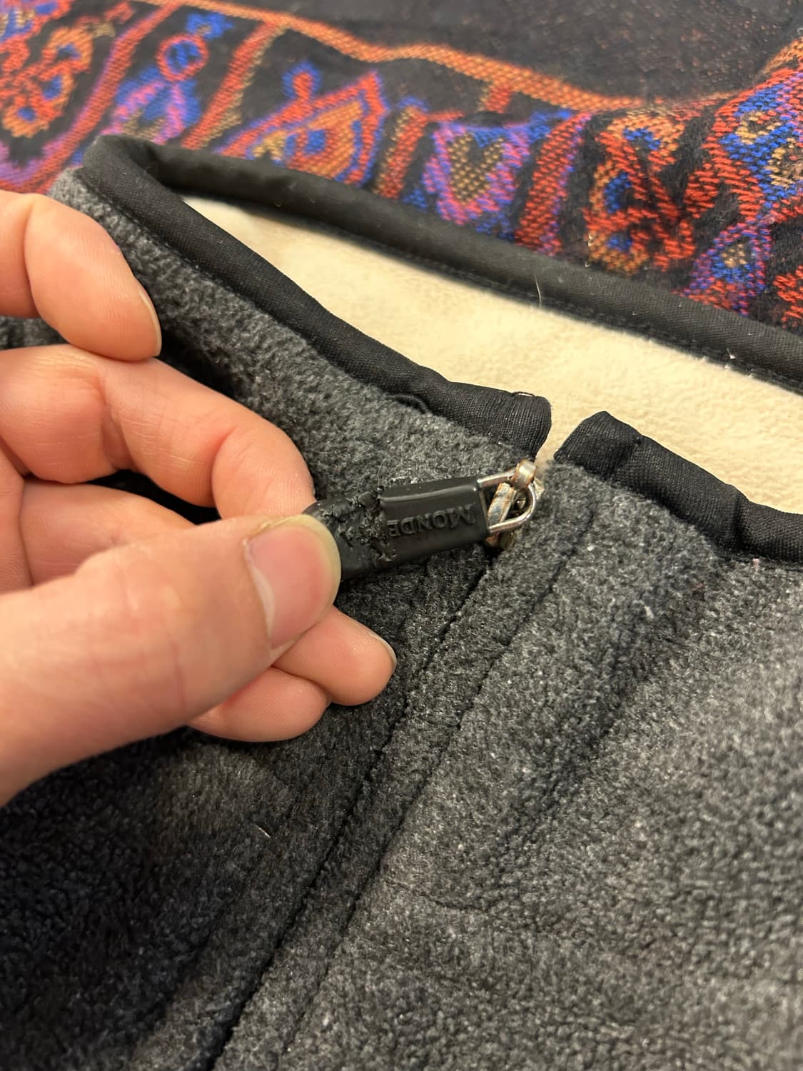 몬데타 배색 플리스 하프집업 스웨트셔츠 상품이미지4