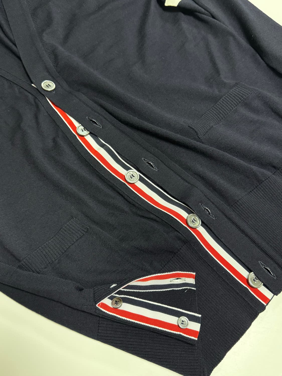 톰브라운 서스테이너블 메리노 울 가디건 네이비 4사이즈 판매 상품이미지7