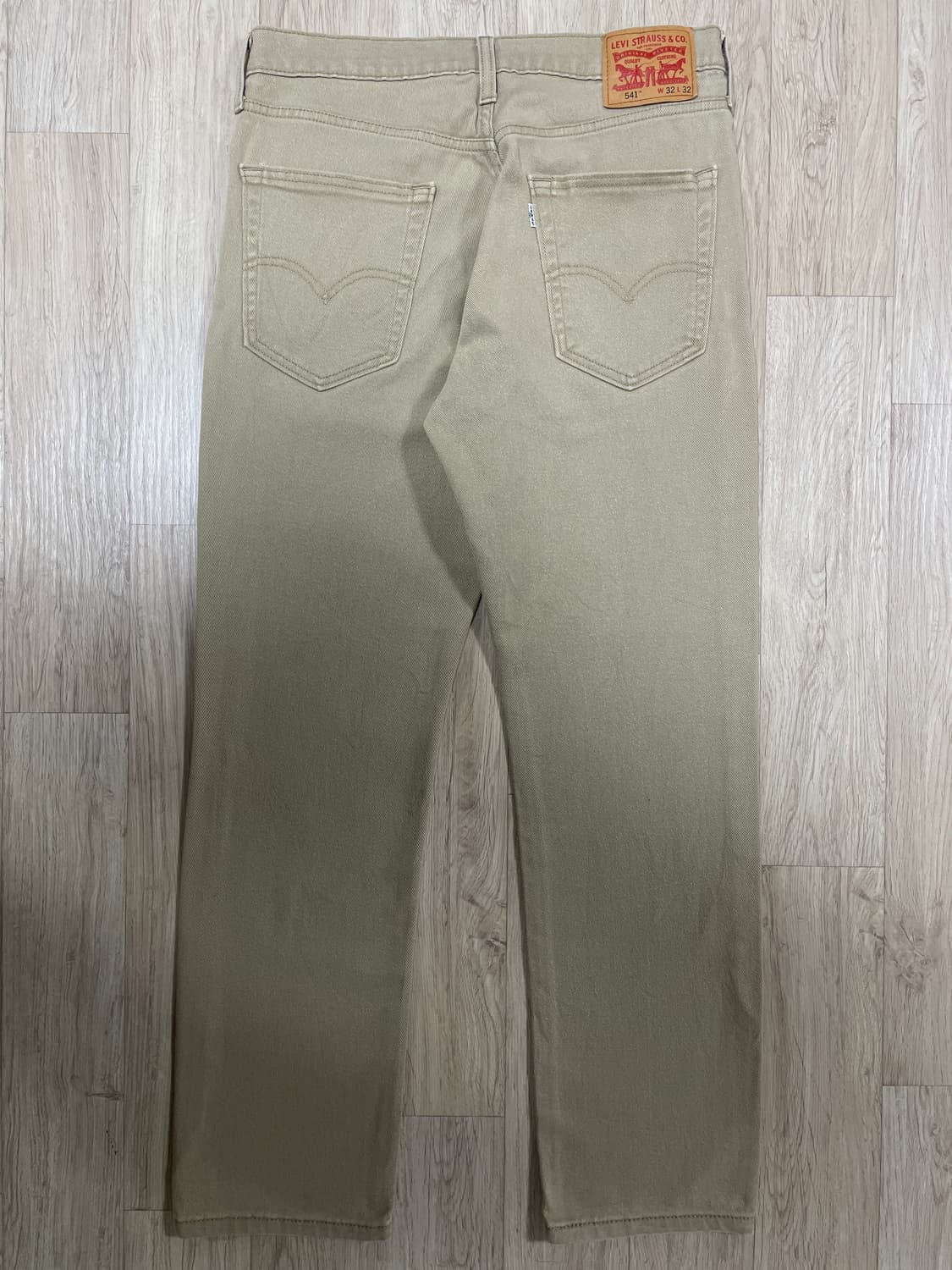 32) 리바이스 매장판 541 테이퍼드핏 베이지 데님팬츠 상품이미지3