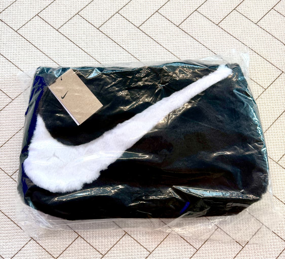 (새상품)나이키 가방 NSW 퍼 토트백 숄더백 블랙 화이트 상품이미지3