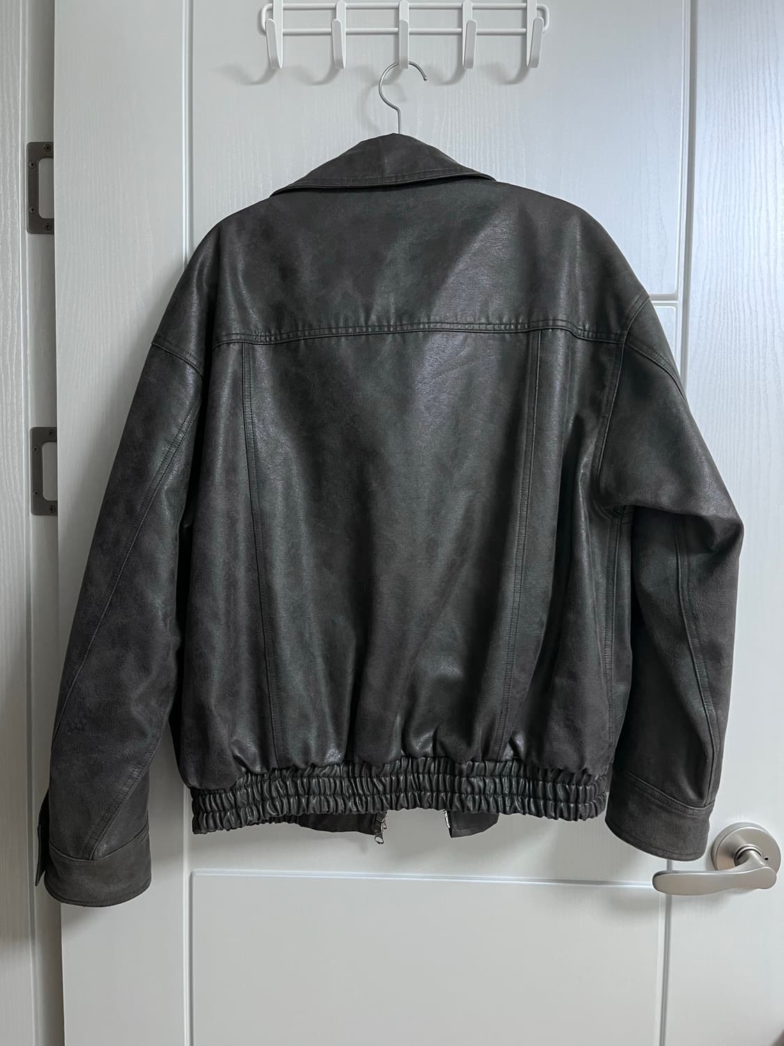 Le crack faux leather blouson jacket 차콜 상품이미지5