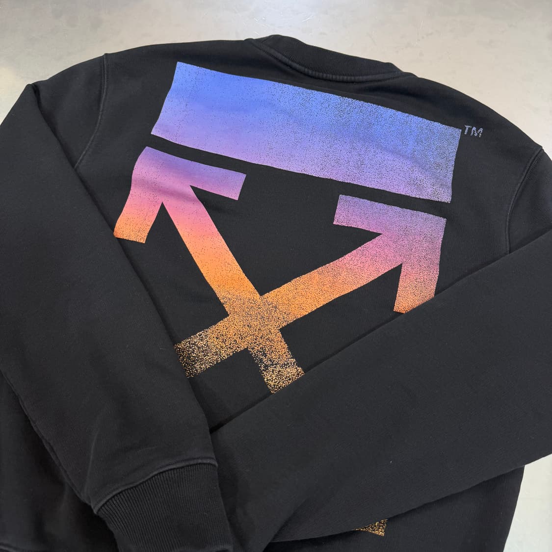 [리오브] 오프화이트 디그레이드 애로우 맨투맨 상품이미지3