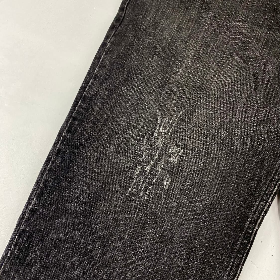 빔즈 블랙 디테일 루즈핏 데님 진 (32) 상품이미지4