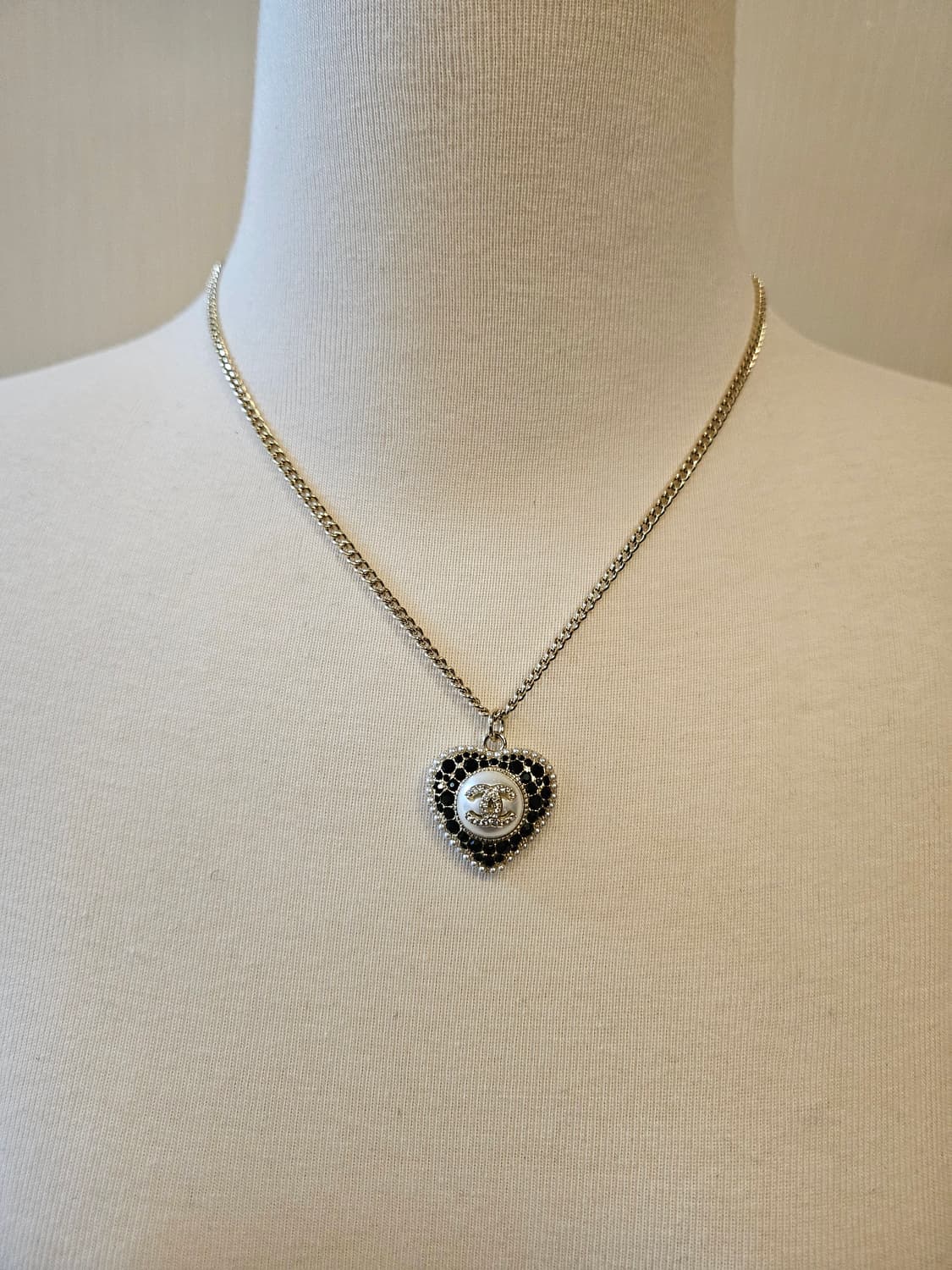 샤넬 블랙스톤하트 목걸이 업사이클링 상품이미지8