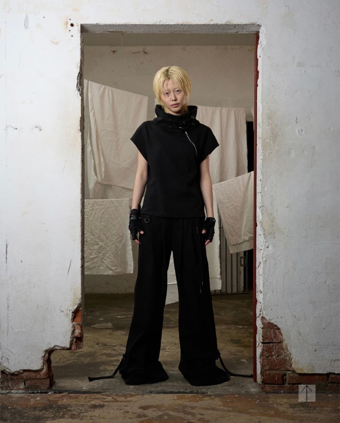 bonienkiye high neck t shirts black 상품이미지1