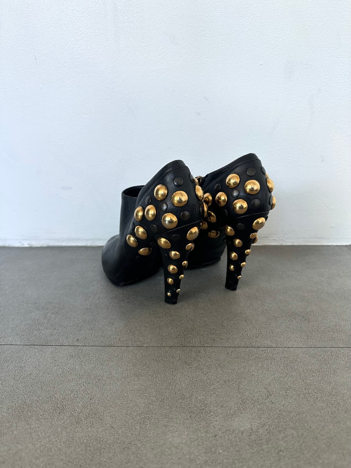 구찌 톰포드 바부스카 스터드 레더 앵클부츠 상품이미지5