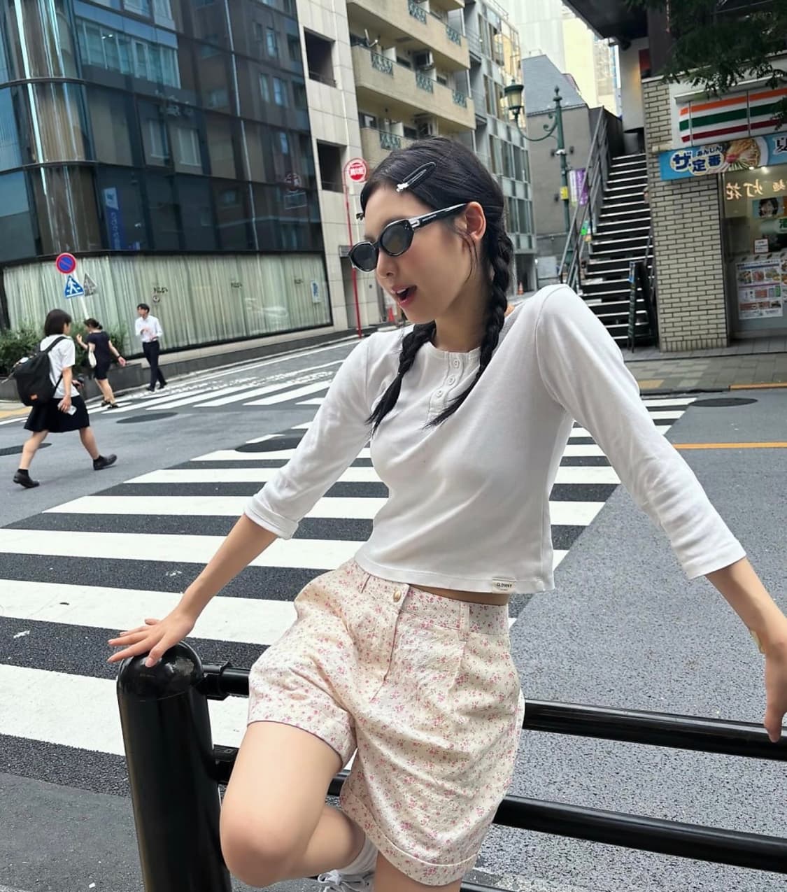 새상품) 시엔느 꽃 반바지 (닝닝 착용) 상품이미지2