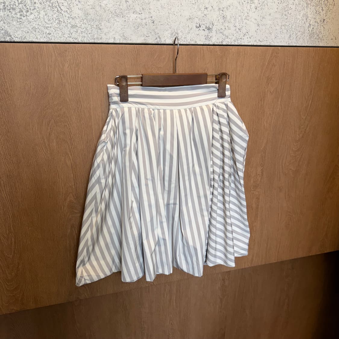 빈티지 스트라이프 미디 스커트 리본 타이 스트랩 디테일 플레어핏 아이보리 상품이미지2