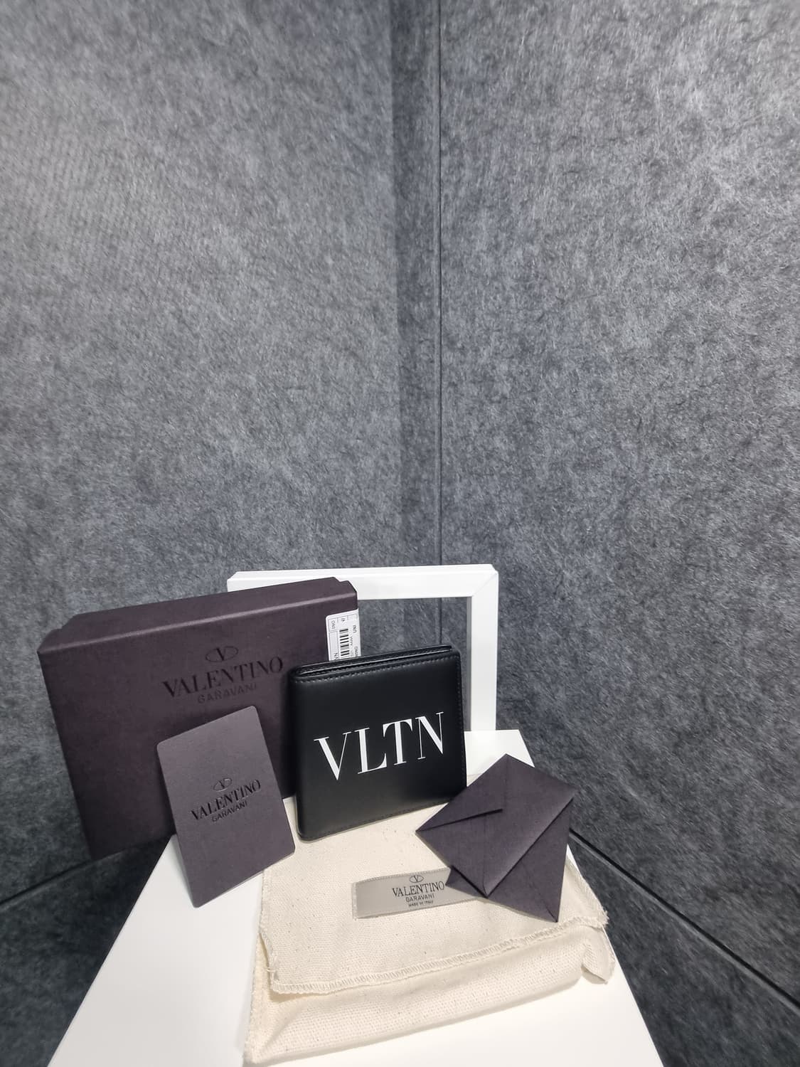 발렌티노 가리바니 VLTN 로고 남성 반지갑 상품이미지1