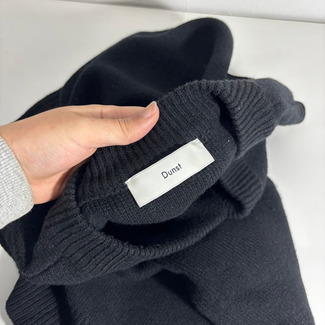 L 던스트 블랙 루즈핏 울 브이넥 니트베스트 니트조끼 상품이미지3