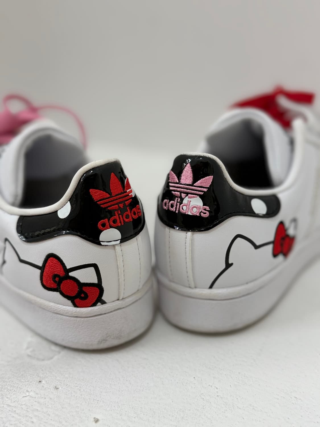 Adidas × Hello Kitty 스니커즈 상품이미지6