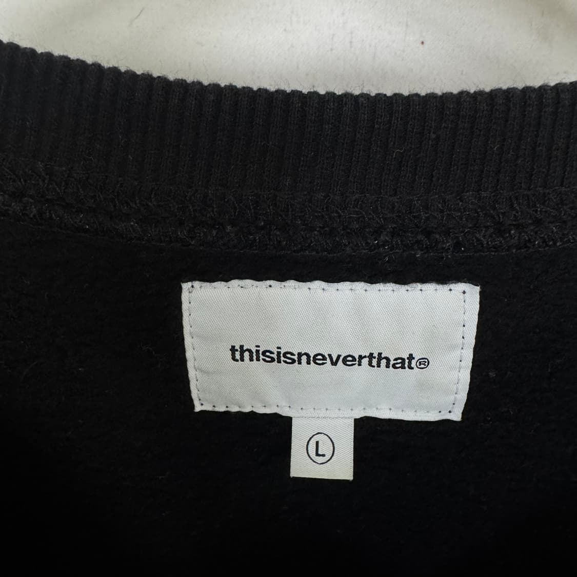 디스이즈네버댓 자수로고 맨투맨 상품이미지3