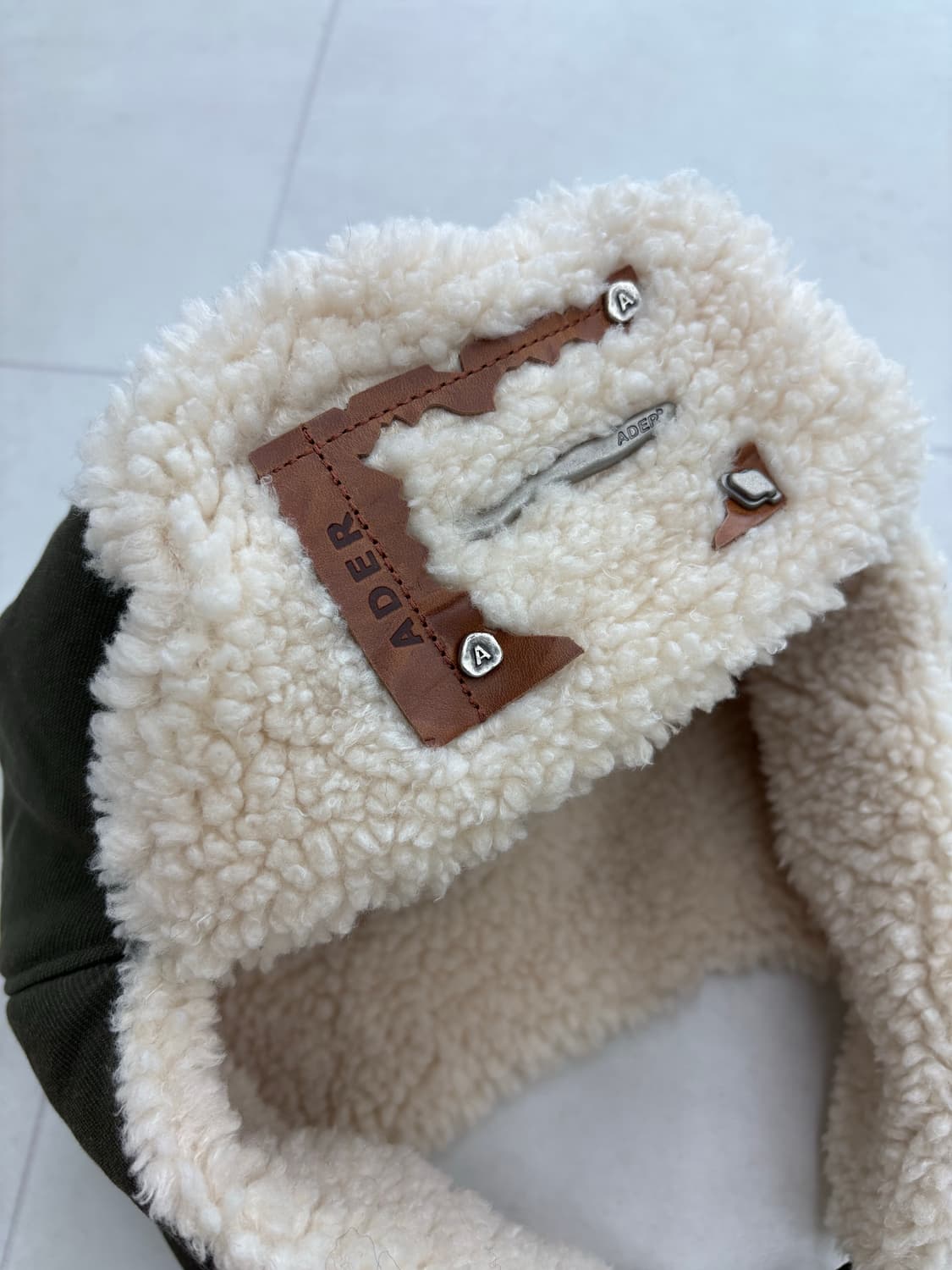 아더에러 Torn label hat Khaki 상품이미지2
