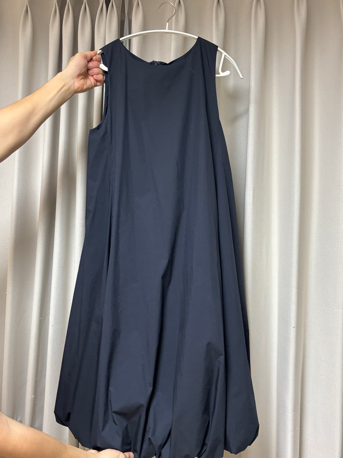 아모멘토 벌룬 원피스 네이비 상품이미지1