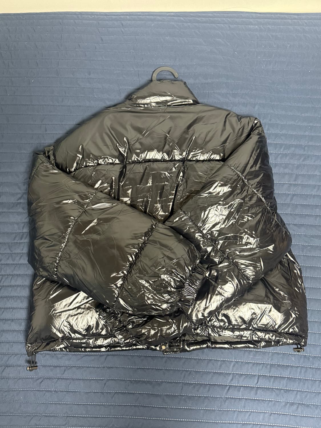 유광 블랙 패딩  상품이미지4