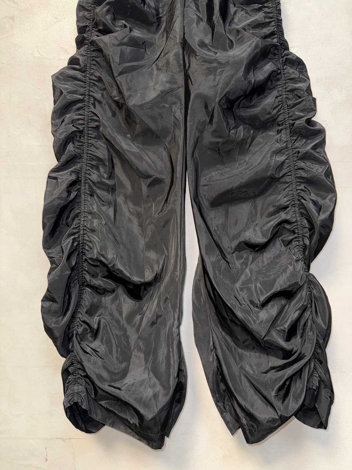 Black satin shirring balloon pants  상품이미지3