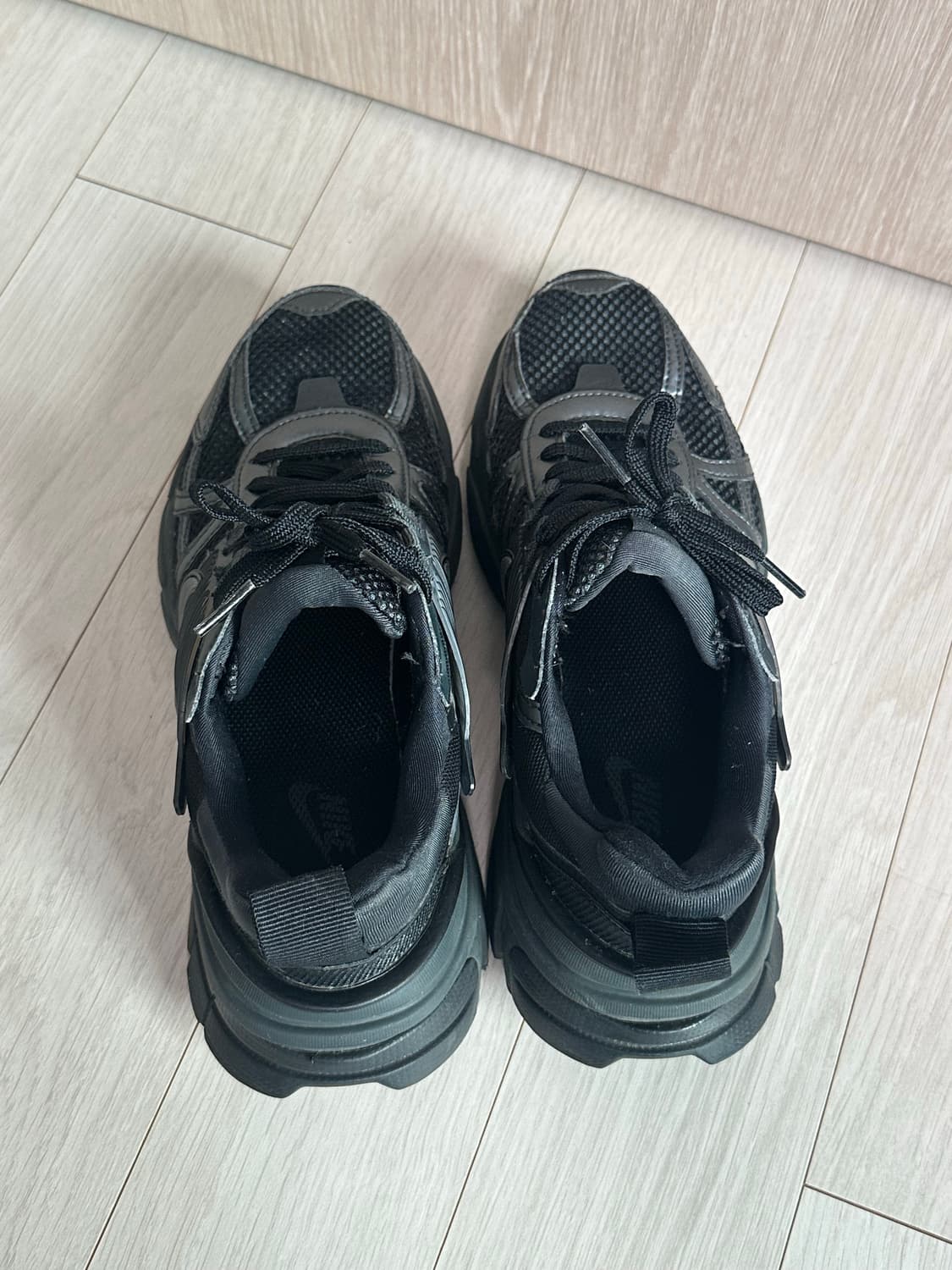 (235) 나이키 v2k 블랙 앤트러사이트 상품이미지3